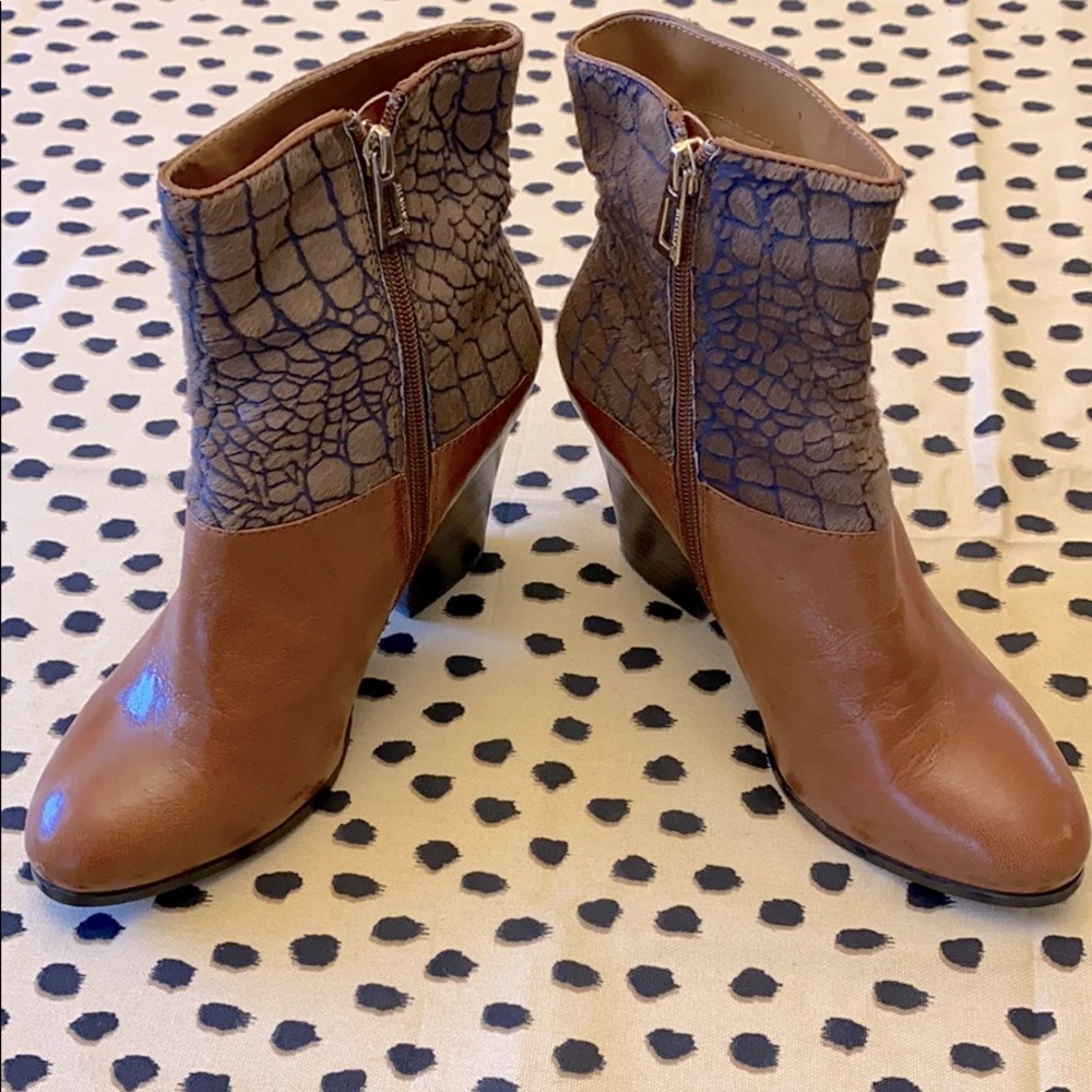 ELLASSAY Booties in Brown Leather, Calf Hair, Sz7